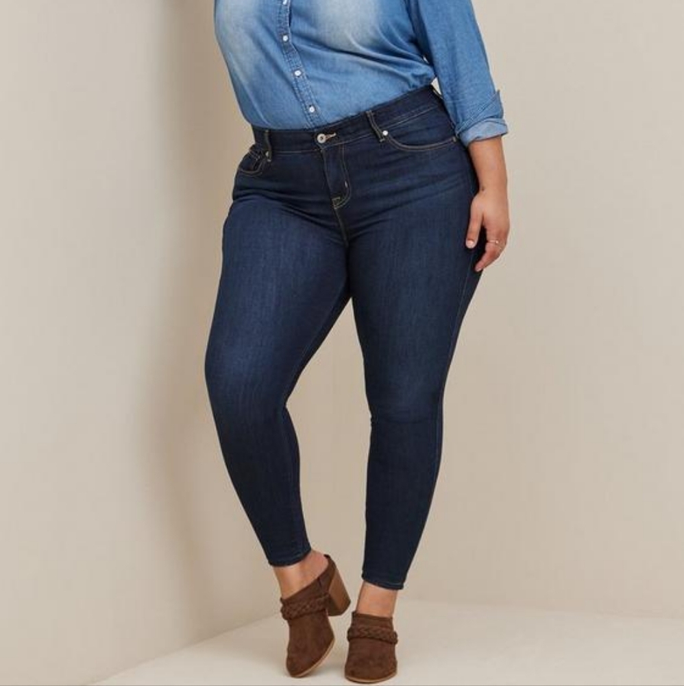 EUC Torrid Bombshell skinny Jeans 18R